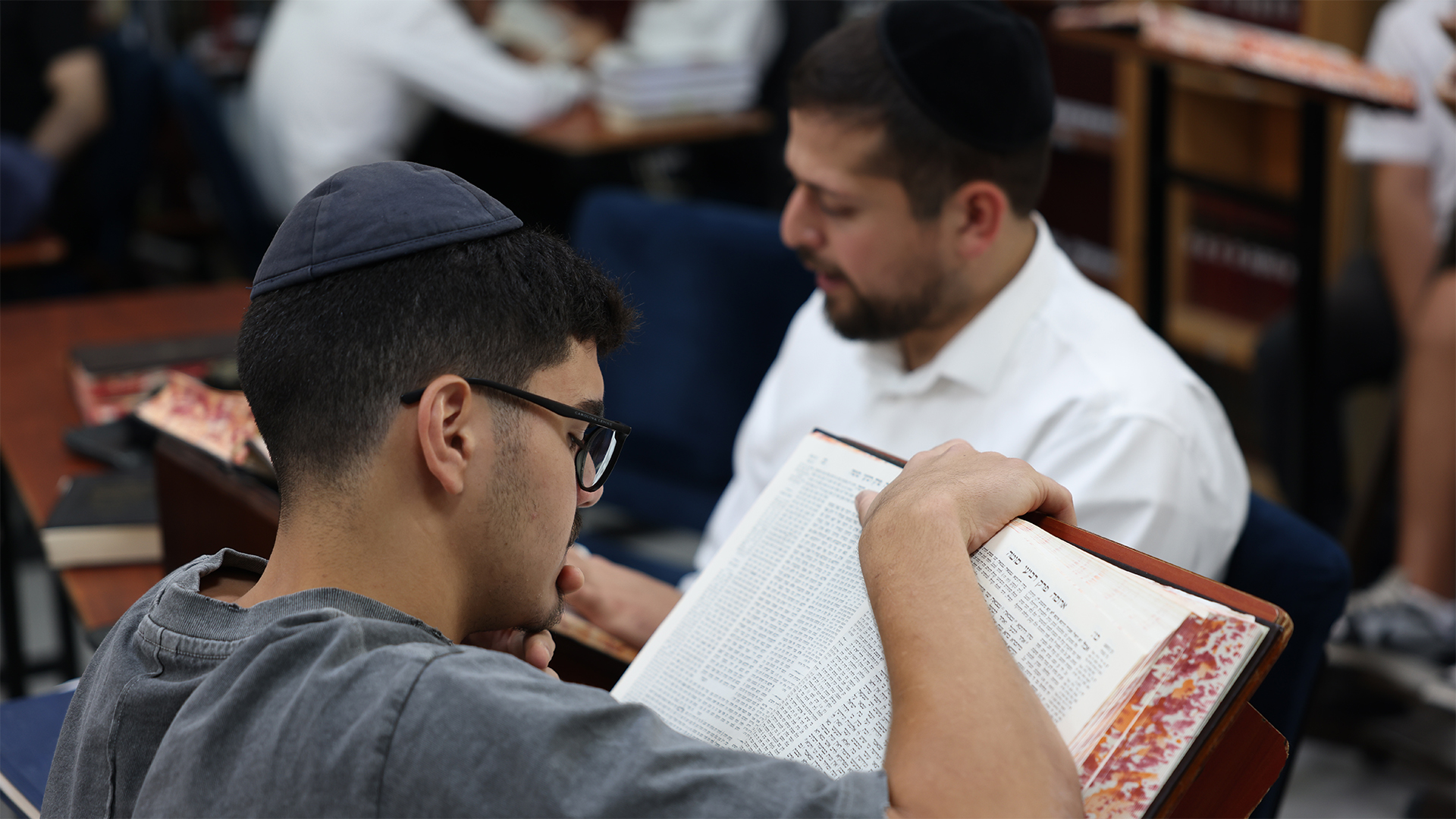 לימוד תורה באווירה של יחד